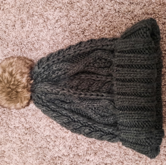 Pom pom grey toque - Picture 1 of 2